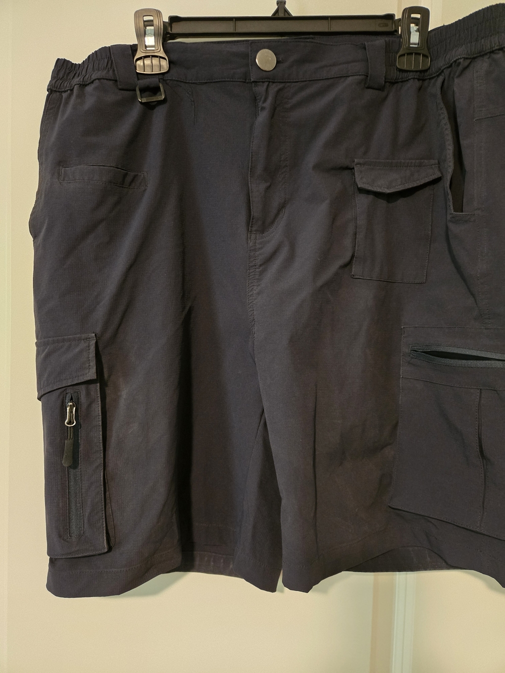Men's Navy Utility Cargo Shorts. NWOT.